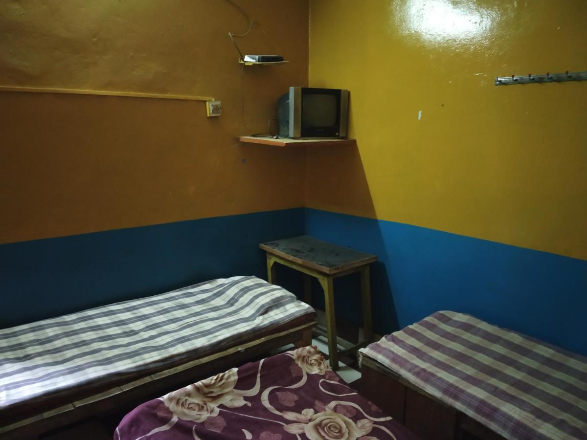 Hotel Yatri Niwas Varanasi Exterior foto